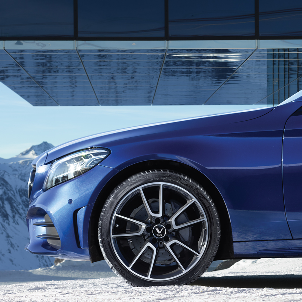 Kurzer Bremsweg auf nasser Fahrbahn